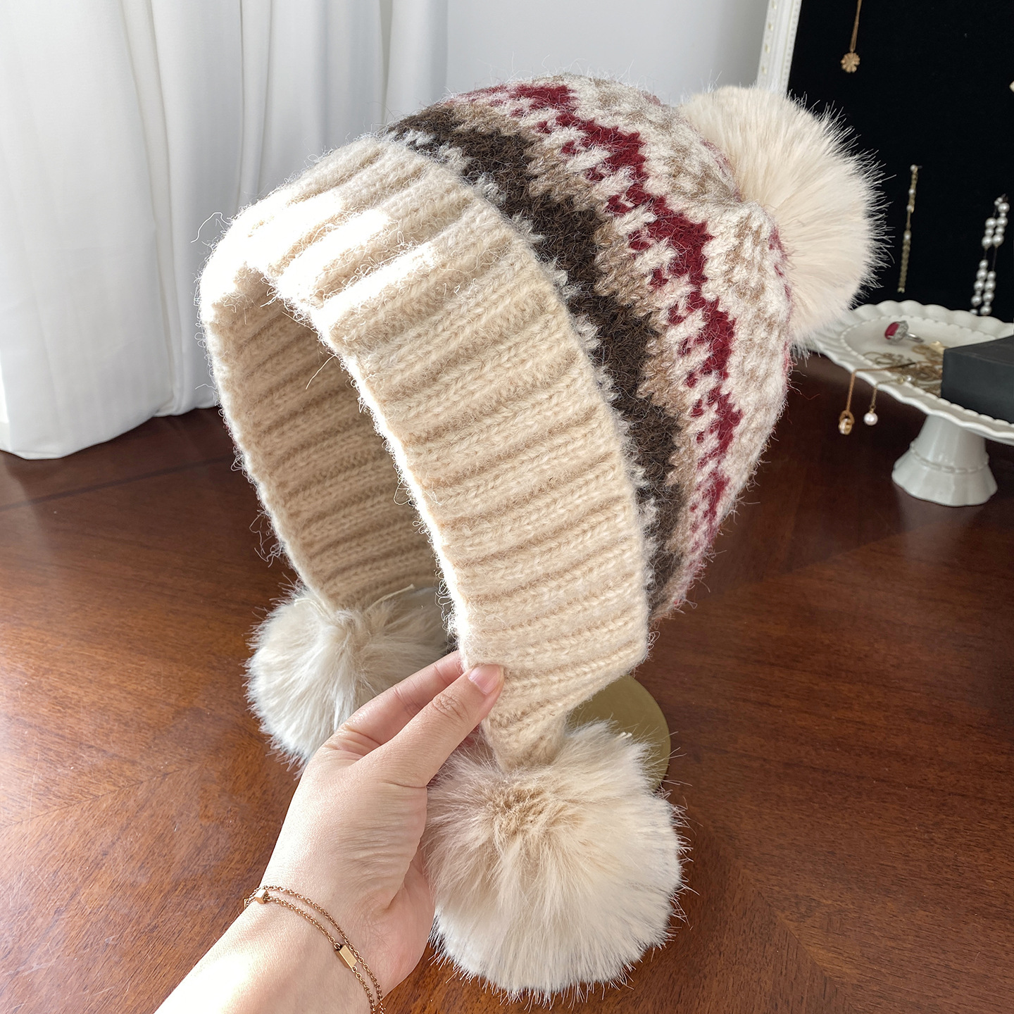 加绒加厚保暖护耳针织毛线帽子女冬甜美毛球户外玩雪防寒雷锋帽潮